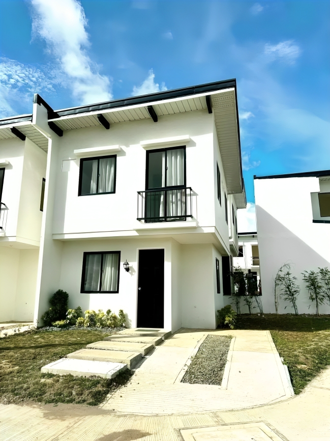 pic of caliya single attached